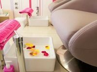 Nail Corner