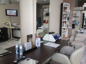 Cut & Colour By Elpida