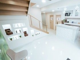 Deluxe Beauty Hall
