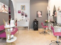 Naïf Hairstylist