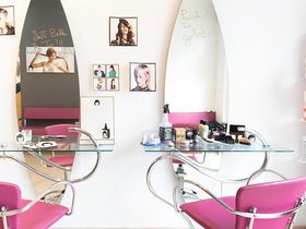 Naïf Hairstylist