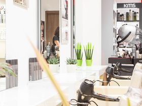 Essenza Hair Stylist