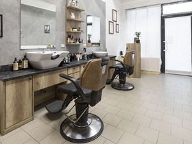 Renis The Barber
