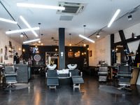 Industrie Serious Barbershop