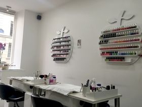 Jolly Nails