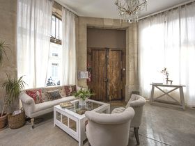 Jenny & Paola - Maison De Coiffure