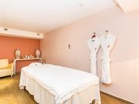 Hôtel Le Six & Spa by CALMA